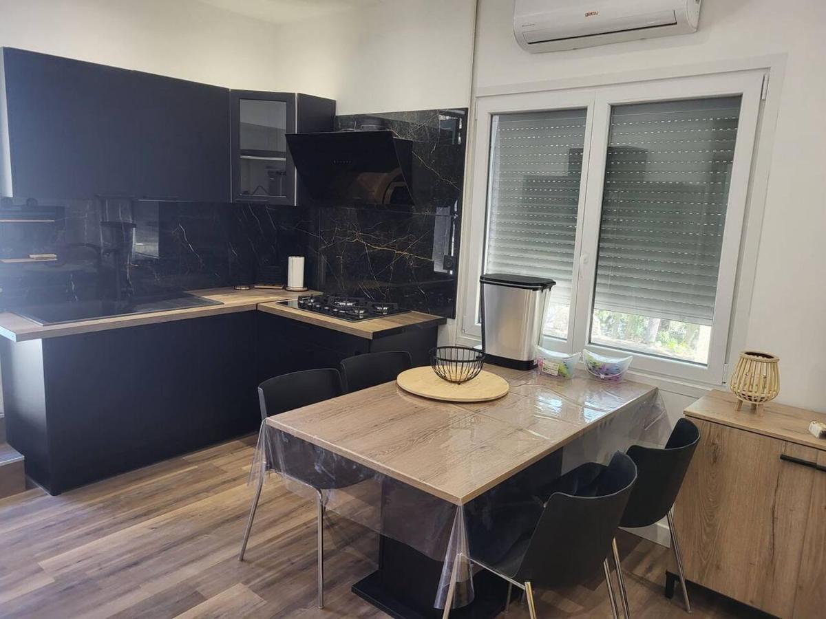 Appartement Jacuzzi นาร์บอนน์ ภายนอก รูปภาพ